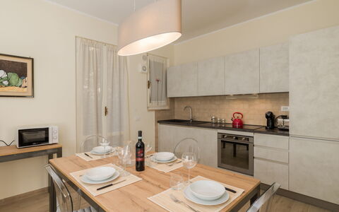 Casa Maria: Meubles, Design Intérieur, Sol, Bois, Comptoir, Sol, Cuisine, Pièce, Plafond, Appareil De Cuisine