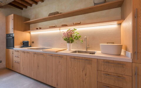 Punteriolo Spereto Family Apartment With Pool,: Cabinetry, Comptoir, Meubles, Robinet, Plante, Bâtiment, Plante D'Appartement, Cuisine, Bois, Design Intérieur