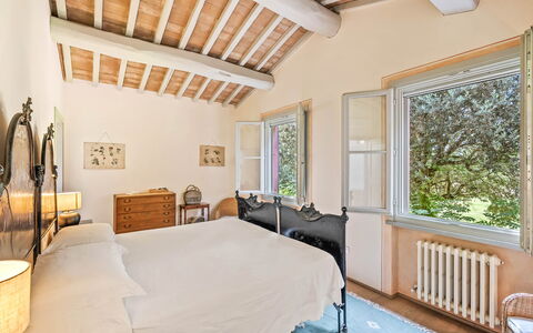 Casale Rosa: Lit, Meubles, Mur, Chambre, Design Intérieur, Drap De Lit, Literie, Sol, Domicile, Pièce