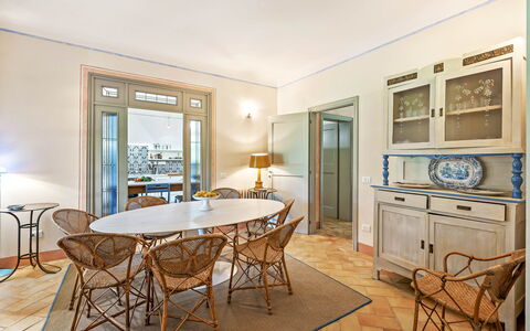 Casale Rosa: Meubles, Design Intérieur, Sol, Bois, Sol, Chaise, Table, Salle À Manger, Table Cuisine Et Salle A Manger, Plafond