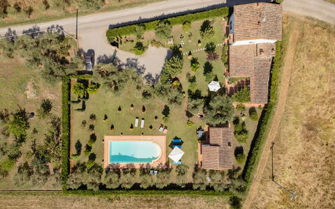 Villa Elena: Maison, Zone Résidentielle, Piscine, Lot Terre, Biens, Établissements Humains, Domicile, Ferme, Hacienda
