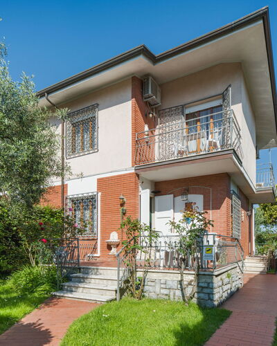 Villino Viola: Bâtiment, Fenêtre, Maison, Zone Résidentielle, Domicile, Façade, Arbuste, Toit, Établissements Humains, Porte