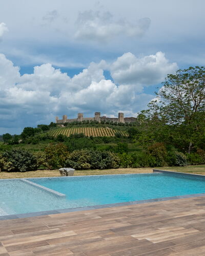 La Capanna, Borgo Campassini, Monteriggioni: Piscine, Jardin, Dalle, Aménagement Paysager, Ombre, Parquet, Passerelle, Arrière-Cour, Mobilier De Jardin, Tuile