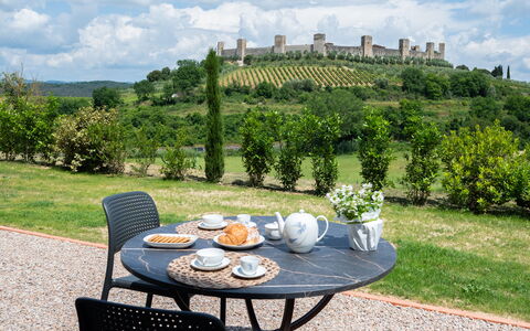 Le Volte, Borgo Campassini, Monteriggioni: Arbuste, Lot Terre, Couverture De Sol, Mobilier De Jardin, Jardin, Plantation, Tableau De Plein Air, Haie, Pelouse, Aménagement Paysager