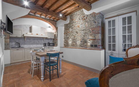 Le Torri, Borgo Campassini, Monteriggioni: Mur, Design Intérieur, Meubles, Sol, Plafond, Sol, Éclairage, Cuisine, Comptoir, Pièce