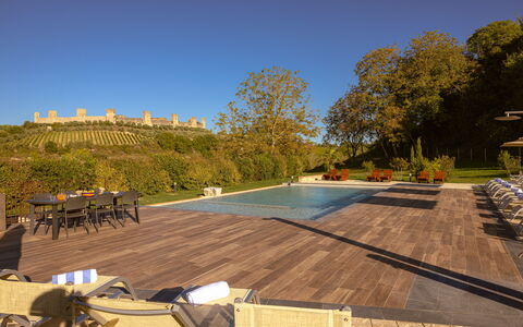 Il Borgo, Borgo Campassini, Monteriggioni: Meubles, Mobilier De Jardin, Jardin, Chaise, Tableau De Plein Air, Eco Hôtel, Ombre, Piscine, Balancelle, Aménagement Paysager