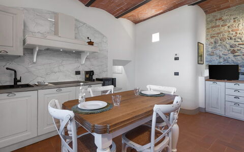 Il Borgo, Borgo Campassini, Monteriggioni: Design Intérieur, Mur, Meubles, Sol, Cuisine, Sol, Plafond, Comptoir, Domicile, Éclairage