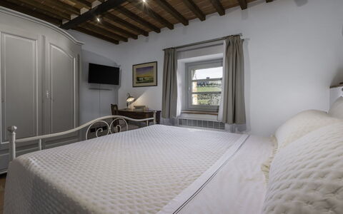 Il Borgo, Borgo Campassini, Monteriggioni: Meubles, Design Intérieur, Chambre, Plafond, Lit, Pièce, Sol, Domicile, Sol, Éclairage