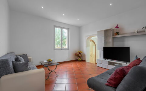 Borgo House In Florentine Hills With Pool: Design Intérieur, Meubles, Sol, Mur, Sol, Plafond, Canapé, Pièce, Salon, Éclairage