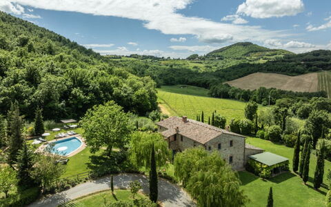 Podere Monti: Biens, Jardin, Villa, Hacienda, Manoir, Eco Hôtel, Plantation, Arrière-Cour, Ferme, Cour