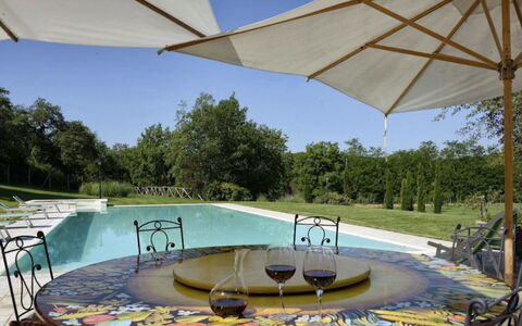 Mulino della Villa: Meubles, Jardin, Ombre, Chaise, Mobilier De Jardin, Caractéristique De L'Eau, Aménagement Paysager, Étang, Piscine, Cour