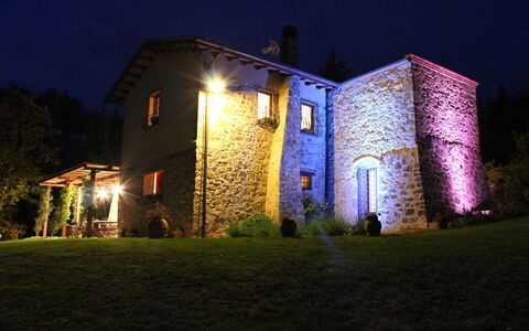 Villa la Felce: Maison, Domicile, Chalet, Nuit, Biens, Éclairage Paysager, Jardin, Ferme, Minuit, Cour