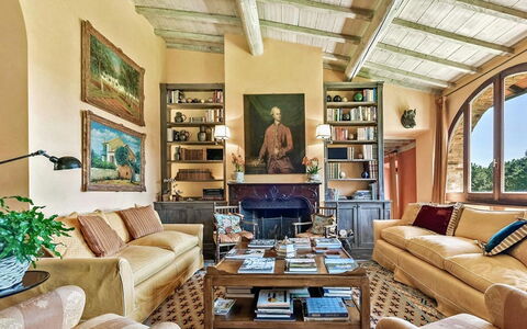 Villa Aiola: Meubles, Domicile, Design Intérieur, Canapé, Salon, Pièce, Appartement, Cadre