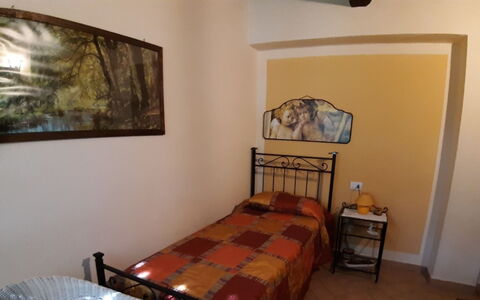 Il Bosco: Mur, Lit, Chambre, Drap De Lit, Literie, Cadre De Lit, Design Intérieur, Cadre, Sol, Linge