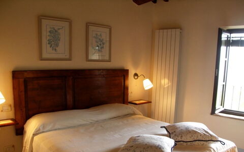 Borgo di Fighine: Lit, Meubles, Chambre, Literie, Drap De Lit, Mur, Design Intérieur, Bois, Sol, Sol