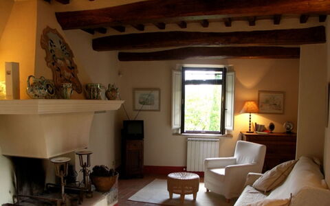 Borgo di Fighine: Meubles, Mur, Design Intérieur, Bois, Sol, Pièce, Salon, Cadre, Éclairage, Sol