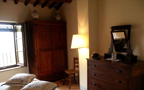 Borgo di Fighine: Meubles, Lit, Chambre, Design Intérieur, Bois, Sol, Drap De Lit, Literie, Sol, Pièce