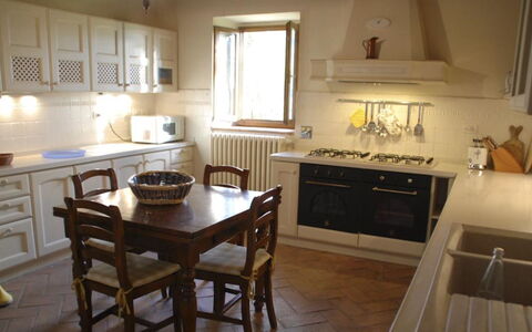 Magnolia e Camelia: Cuisine, Meubles, Appareil De Cuisine, Sol, Comptoir, Bois, Design Intérieur, Principaux Appliance, Cabinetry, Sol