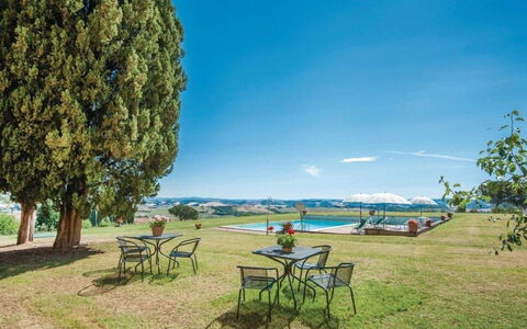 Il Tinaio: Bleu, Aménagement Paysager, Parc, Piscine, Villa