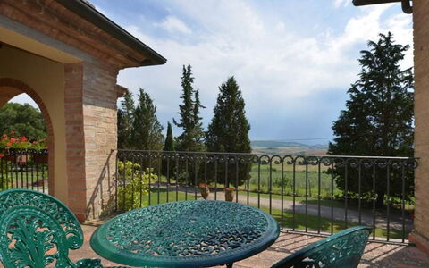 Il Tinaio: Meubles, Chaise, Mobilier De Jardin, Tache De Bois, Plante D'Appartement, Salon, Villa, Table Basse, Hacienda