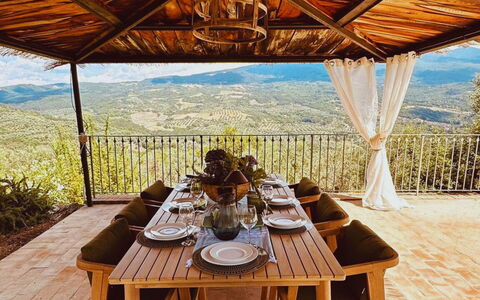 Poggio Aperto: Meubles, Colline, Chaise, Table, Mobilier De Jardin, Chaîne De Montagnes, Eco Hôtel, Porche, Tableau De Plein Air, Recours
