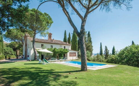 Santo Stefano: Domicile, Biens, Ferme, Villa, Jardin, Aménagement Paysager, Pelouse, À Feuilles Persistantes, Manoir