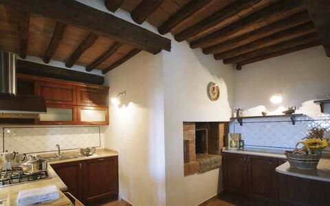 Santo Stefano: Design Intérieur, Cuisine, Bois, Sol, Comptoir, Appareil De Cuisine, Plafond, Meubles, Sol, Éclairage