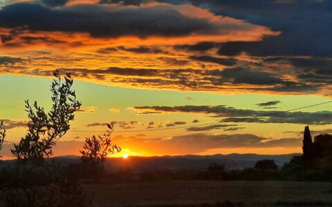La Palazzina: Ciel, Afterglow, La Nature, Le Coucher Du Soleil, Horizon, Crépuscule, Nuage, Orange, Paysage Naturel, Jaune