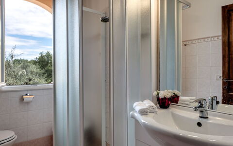 Bellaria: Design Intérieur, Sol, Pièce, Meubles, Sol, Plafond, Domicile, Luminaire Plomberie, Lit, Chambre