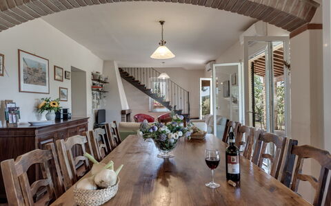 Bellaria: Meubles, Design Intérieur, Bois, Sol, Table, Plafond, Table Cuisine Et Salle A Manger, Chaise, Salle À Manger, Sol