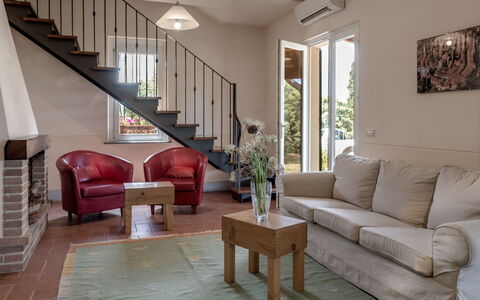 Bellaria: Meubles, Design Intérieur, Sol, Sol, Mur, Canapé, Bois, Pièce, Salon, Plafond