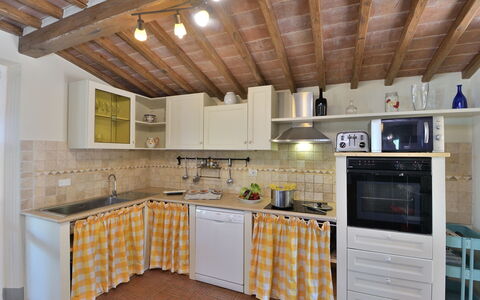 Bellaria: Cuisine, Meubles, Comptoir, Appareil De Cuisine, Design Intérieur, Sol, Principaux Appliance, Bois, Cabinetry, Plafond