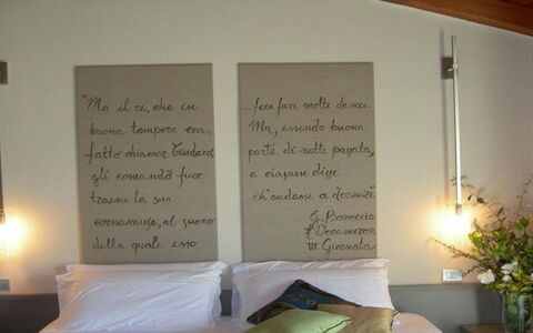 Villa la Tabaccaia: Meubles, Mur, Design Intérieur, Chambre, Bois, Lit, Textile, Sol, Linge, Literie