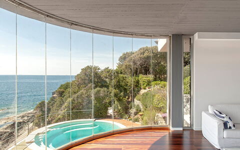 Villa Baia al Mare: Design Intérieur, Sol, Verre, Tache De Bois, Ombre, Daylighting, Eco Hôtel, Dur, Piscine, Balcon