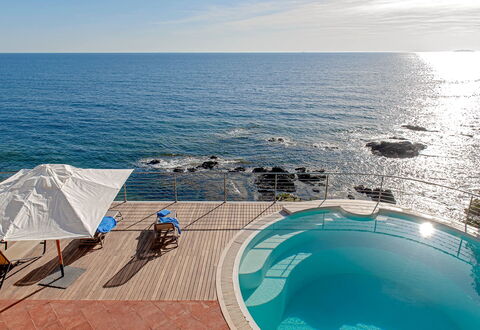 Villa Baia al Mare: Bleu, L'Eau, Plan D'Eau, Piscine, Mer, Mobilier De Jardin, Cotiers Et Relief Océaniques, Recours, Côte, Océan