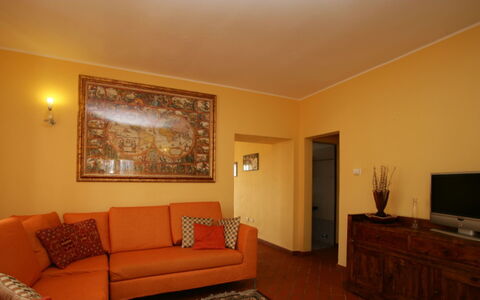 San Giuseppe Villa: Meubles, Design Intérieur, Mur, Canapé, Sol, Bois, Sol, Jaune, Pièce, Salon