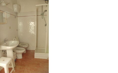 Casalunga: Luminaire Plomberie, Sol, Sol, Lavabo, Salle De Bains, Siège De Toilette, Évier, Toilette, Design Intérieur, Plomberie