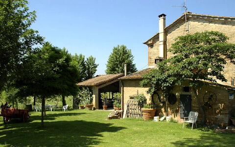 Casalunga: Chalet, Ferme, Biens, Pelouse, Jardin, Cour, Village, Arrière-Cour, Aménagement Paysager, Villa