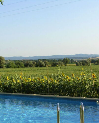 Casalunga: Bleu, Piscine, Ombre, Mobilier De Jardin, Aménagement Paysager, Réflexion, Eco Hôtel, Caractéristique De L'Eau, Arrière-Cour