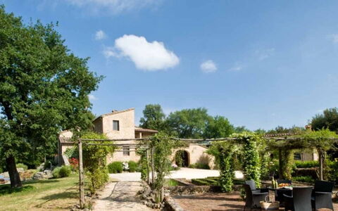 Villa Pipirelli: Arbuste, Zone Résidentielle, Domicile, Jardin, Chalet, Biens, Hacienda, Arrière-Cour, Ombre