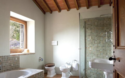 Villa del Cammino: Salle De Bains, Mur, Luminaire Plomberie, Sol, Design Intérieur, Sol, Robinet, Plomberie, Domicile, Lavabo