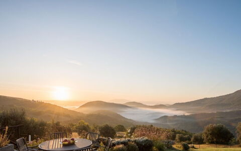 Villa Torre: Montagnes Relief, Montagne, Colline, Paysage Naturel, Paysage, Montagnes, Horizon, Écorégion, Chaîne De Montagnes, Station De Montagne