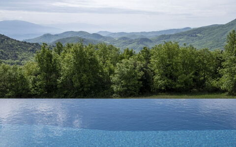 Villa Santa: Montagnes Relief, Paysage Naturel, Colline, Chaîne De Montagnes, Station De Montagne, Vallée, Piscine, Crête, Réflexion, Eco Hôtel