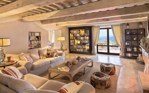 Villa Santa: Meubles, Design Intérieur, Mur, Canapé, Sol, Salon, Plafond, Pièce, Domicile, Sol