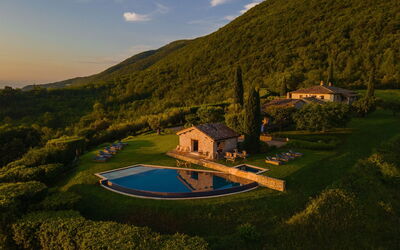 Villa Sibilla: Paysage Naturel, Colline, Montagnes, Chaîne De Montagnes, Vallée, Station De Montagne, Piscine, Est Tombée, Tarn, Ferme