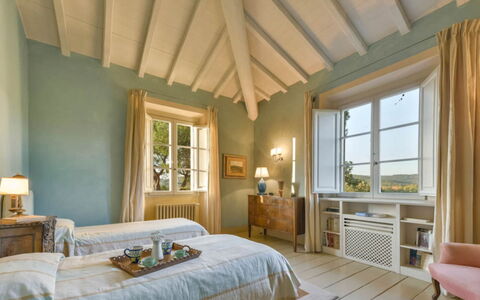 Villa Moscato: Meubles, Mur, Design Intérieur, Chambre, Domicile, Plafond, Lit, Sol, Maison, Pièce