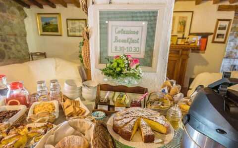 Podere Contignano: Aliments, Vaisselle, Meubles, Ingrédient, Dessert, Serveware, Petit Déjeuner, Brunch, Nourriture À Manger Avec Les Doigts