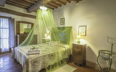 Podere Contignano: Meubles, Design Intérieur, Plafond, Chambre, Sol, Linge, Sol, Lit, Éclairage, Pièce