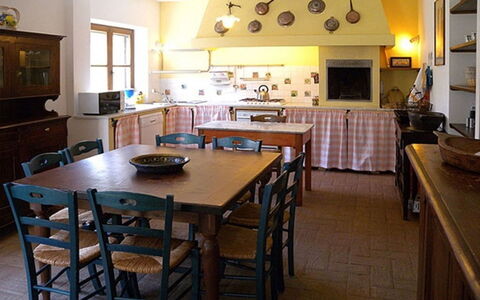 Casale Gioiello: Meubles, Design Intérieur, Sol, Bois, Table, Pièce, Table Cuisine Et Salle A Manger, Chaise, Cuisine, Plafond