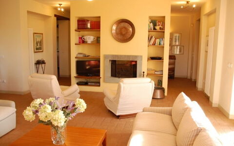 Casale Gioiello: Meubles, Design Intérieur, Sol, Sol, Mur, Canapé, Salon, Pièce, Bois, Plafond